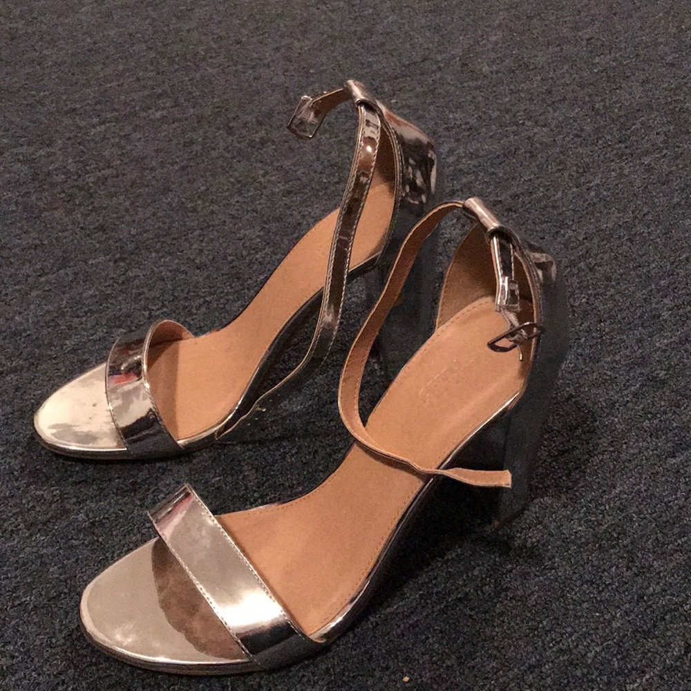 Metallic Silver Pumps